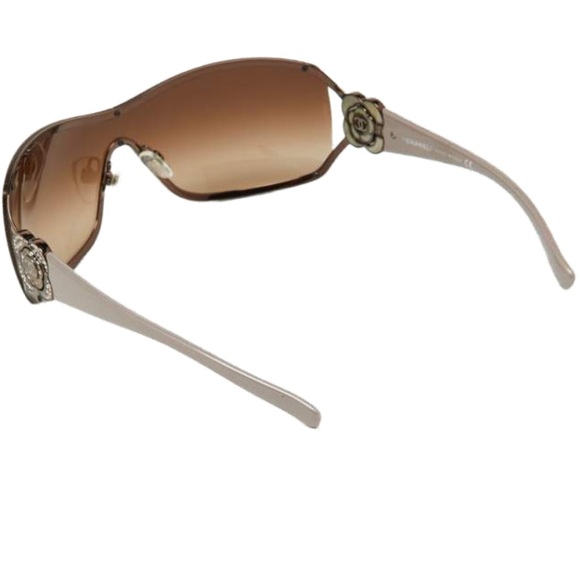 authentic Chanel brown gradient camelia sunglasses | black Chanel case included - Picture 10 of 11